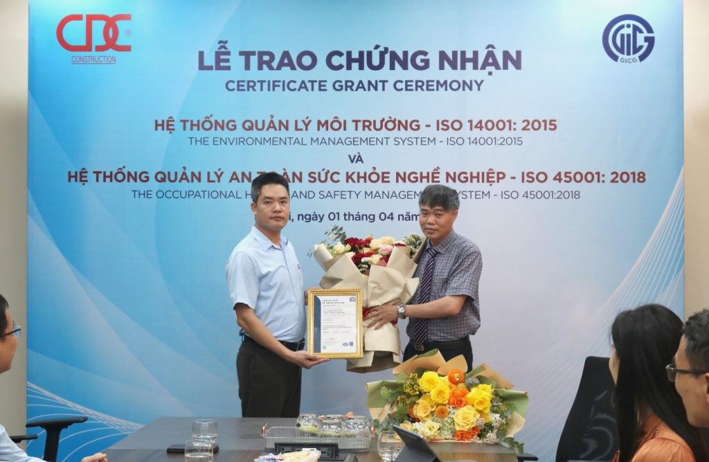 trao chung nhan iso